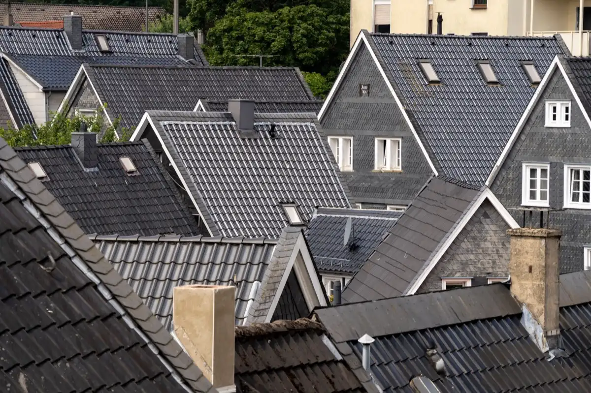 Steep roof eaves and gutter lines on houses in Erie, PA